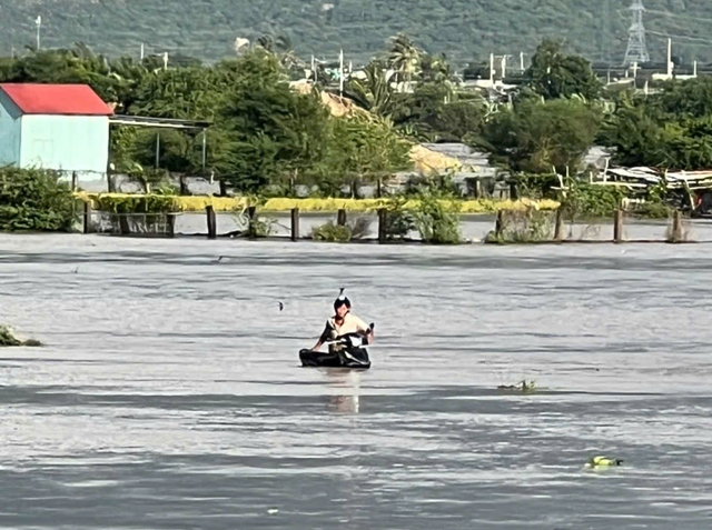 Hồ Lòng Sông xả lũ, hơn 1.000 căn nhà ở Lâm Đồng bị ngập sâu- Ảnh 1.