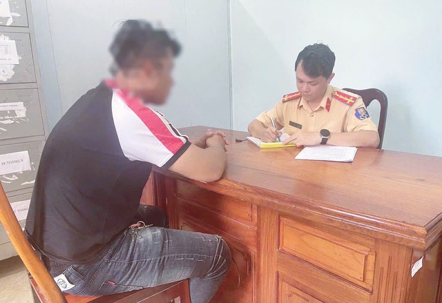 Xử phạt thanh niên bốc đầu, nẹt pô vì 'thích thể hiện'- Ảnh 2.