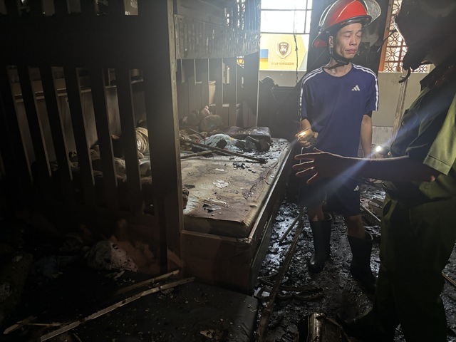 Cận cảnh hiện trường vụ cháy quán bún ốc khiến 6 người thương vong- Ảnh 3.