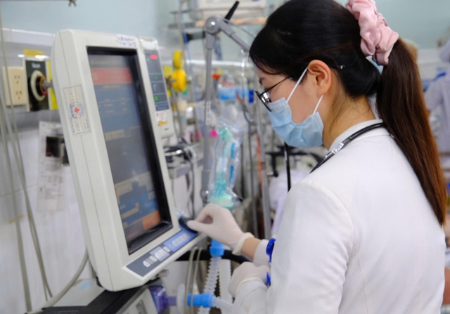 Cứu sống bệnh nhân 78 tuổi, nặng 100 kg bị ngưng tim, ngưng thở nhờ kỹ thuật lọc máu hiện đại- Ảnh 2.