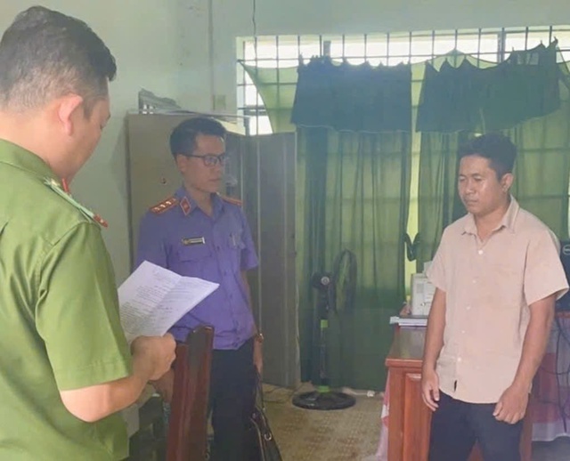 Bắt khẩn cấp một cán bộ mặt trận chiếm đoạt 500 triệu tiền cứu trợ lũ ở Lâm Đồng- Ảnh 1. Bắt khẩn cấp một cán bộ mặt trận chiếm đoạt 500 triệu tiền cứu trợ lũ ở Lâm Đồng- Ảnh 1.