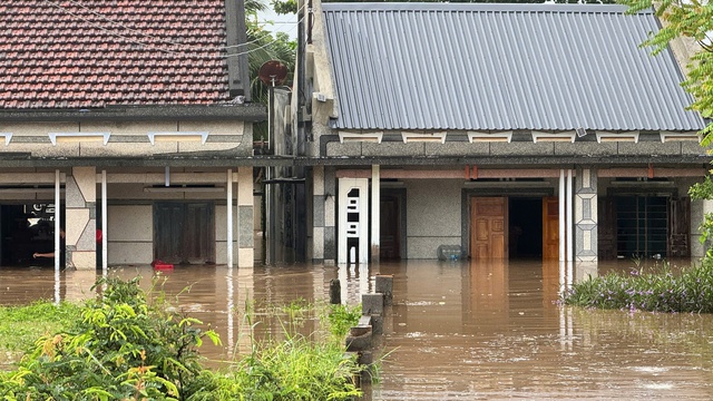 Lâm Đồng hỗ trợ 120 triệu đồng cho hộ gia đình có nhà bị sập, đổ do mưa lũ- Ảnh 1. Lâm Đồng hỗ trợ 120 triệu đồng cho hộ gia đình có nhà bị sập, đổ do mưa lũ- Ảnh 1.