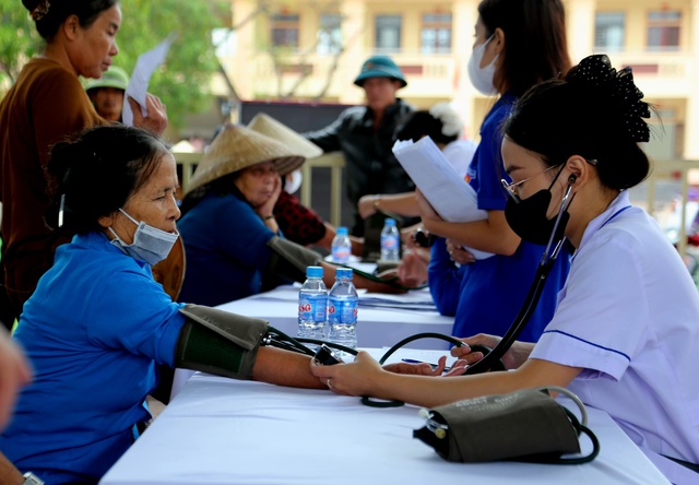 Gỡ khó cho y tế cơ sở: Trả lại sức mạnh tuyến đầu- Ảnh 7. Gỡ khó cho y tế cơ sở: Trả lại sức mạnh tuyến đầu- Ảnh 7.