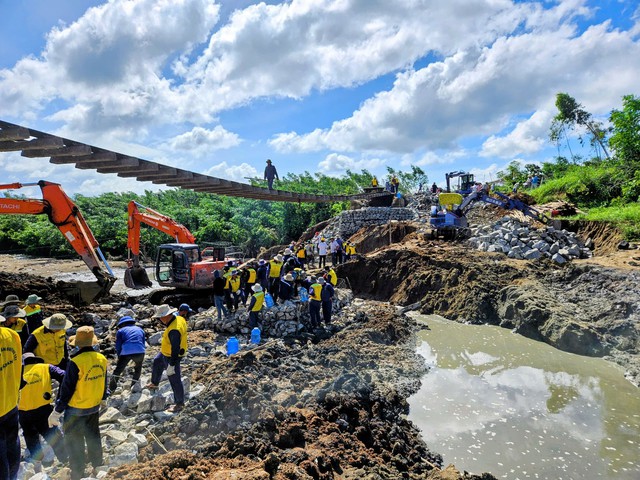 Tuyến đường sắt Bắc - Nam bị tuyên bố 'tình huống khẩn cấp'- Ảnh 2.