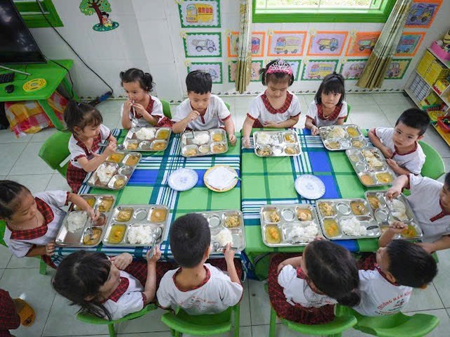 Dinh dưỡng học đường: Lấp 'khoảng trống' từ gia đình đến nhà trường- Ảnh 1.