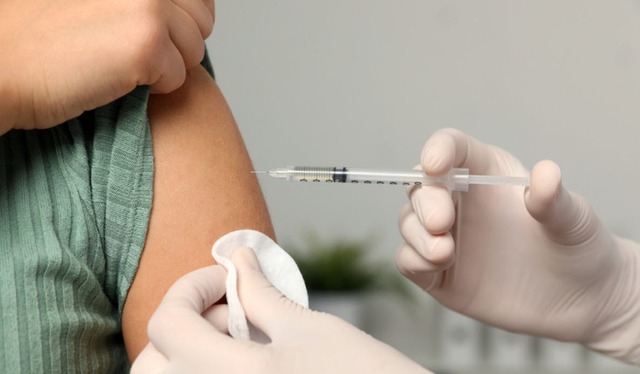 Vì sao nam giới cần tiêm vaccine HPV càng sớm càng tốt?- Ảnh 2.