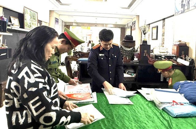 Lý do vợ chồng tiệm vàng Kim Chung lớn nhất Thanh Hóa bị bắt- Ảnh 1. Lý do vợ chồng tiệm vàng Kim Chung lớn nhất Thanh Hóa bị bắt- Ảnh 1.