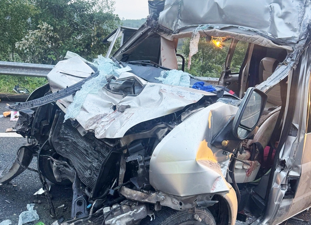 Vụ tai nạn trên cao tốc Đà Nẵng - Quảng Ngãi: Sau tiếng rầm cả xe choàng tỉnh, nhiều người hoảng loạn kêu cứu- Ảnh 2.
Vụ tai nạn trên cao tốc Đà Nẵng - Quảng Ngãi: Sau tiếng rầm cả xe choàng tỉnh, nhiều người hoảng loạn kêu cứu- Ảnh 2.