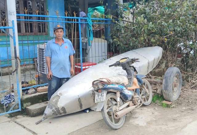 Chuyện ông nông dân vượt hiểm nguy, cứu hàng chục người chới với trong trận lũ lụt lịch sử- Ảnh 1.