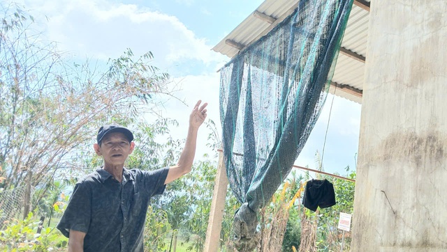 Chuyện ông nông dân vượt hiểm nguy, cứu hàng chục người chới với trong trận lũ lụt lịch sử- Ảnh 2.