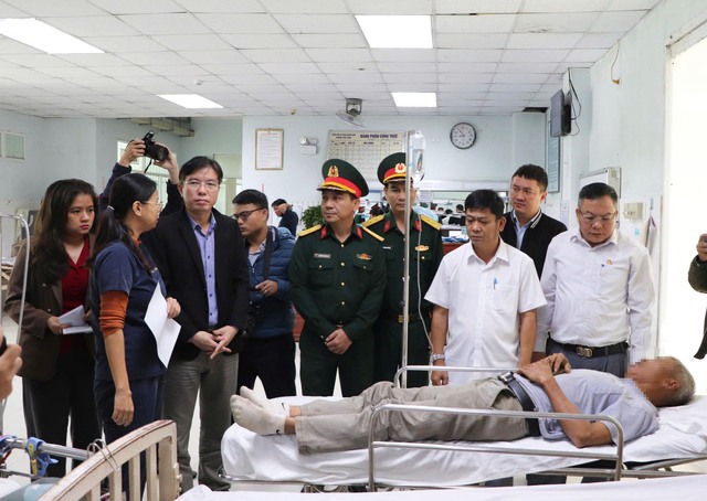 Vụ tai nạn trên cao tốc Đà Nẵng- Quảng Ngãi: Đoàn xe đi đám cưới về thì gặp nạn - Ảnh 1. Vụ tai nạn trên cao tốc Đà Nẵng- Quảng Ngãi: Đoàn xe đi đám cưới về thì gặp nạn - Ảnh 1.