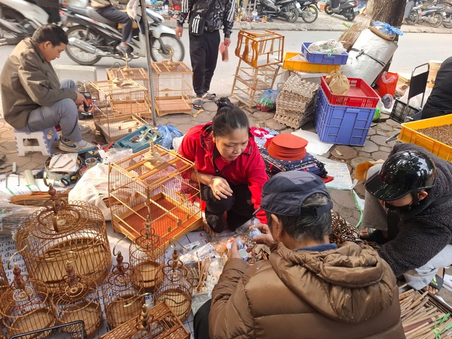 Chợ của người mê chim ở Hà Nội có gì lạ? - Ảnh 5. Chợ của người mê chim ở Hà Nội có gì lạ? - Ảnh 5.