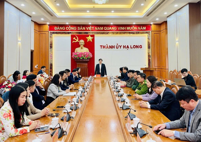 Quảng Ninh: 12 cán bộ lãnh đạo xã, phường thành phố Hạ Long xin nghỉ hưu trước tuổi- Ảnh 1.