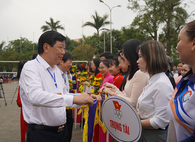 Hơn 350 cán bộ, nhân viên y tế tại Quảng Bình tranh tài trong ngày hội thể thao- Ảnh 1.