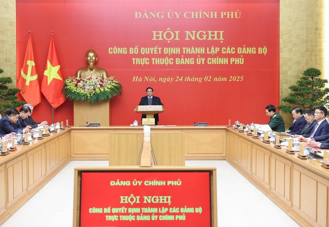 Thủ tướng Phạm Minh Chính trao Quyết định thành lập 15 đảng bộ trực thuộc Đảng ủy Chính phủ- Ảnh 1.