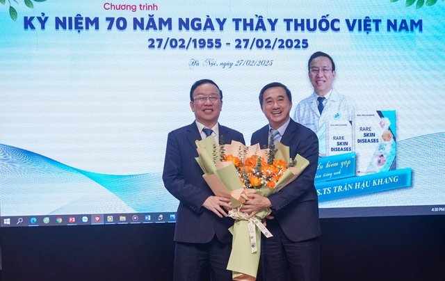 Trao danh hiệu Thầy thuốc Ưu tú cho 3 bác sĩ BV Da liễu Trung ương- Ảnh 4.