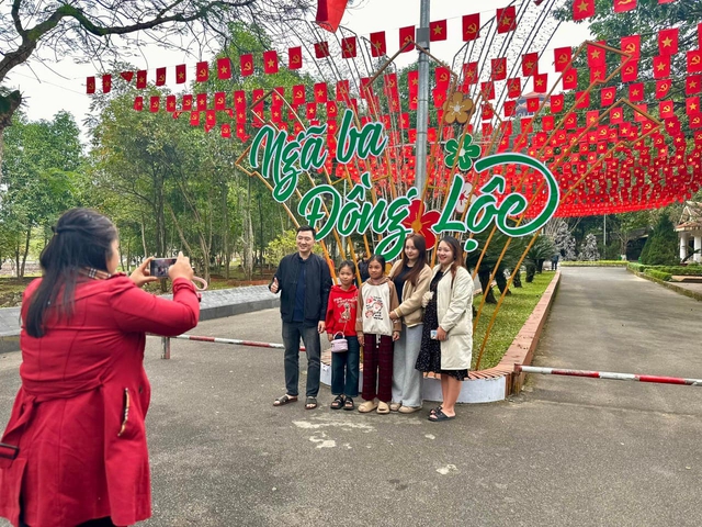 ‘Địa chỉ đỏ’ ở Hà Tĩnh hút khách dịp đầu năm- Ảnh 8.