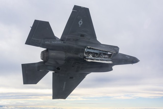 F-35B lần đầu bay cùng tên lửa Meteor- Ảnh 1.