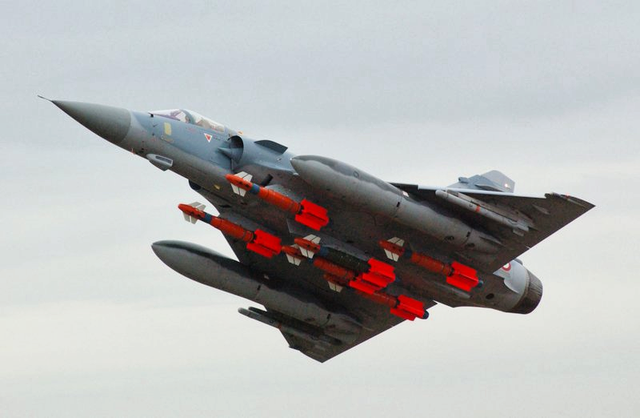 Ukraine nâng cấp tiêm kích Mirage 2000 với bom dẫn đường AASM- Ảnh 2.