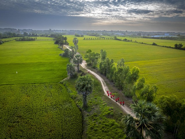 Giải Aikya Cross Country Marathon Trà Vinh 2025: Khám phá cung đường băng đồng tuyệt đẹp hòa quyện cùng văn hóa Khmer độc đáo- Ảnh 4.