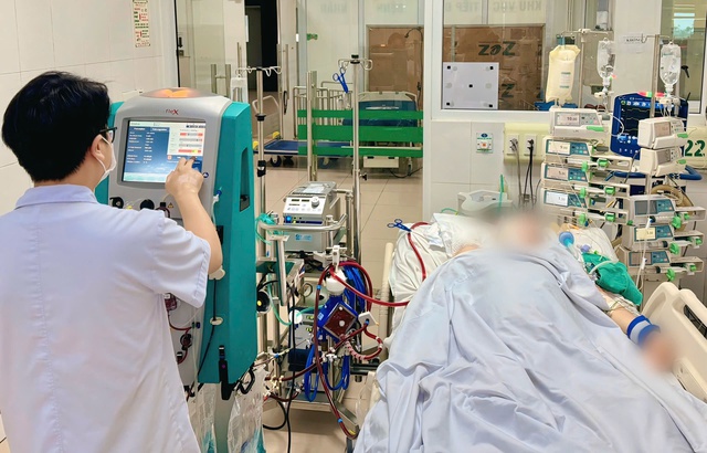 Thay huyết tương, sử dụng Ecmo cứu sống người phụ nữ mắc liền 2 bệnh nguy hiểm- Ảnh 1.