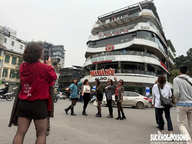 Vượt 40km tranh thủ 'check in' tòa nhà 'Hàm cá mập' trước ngày tháo dỡ- Ảnh 5.