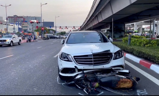 Vụ nữ tài xế Mercedes gây tai nạn ở TPHCM: Nạn nhân bị kéo lê đã tử vong- Ảnh 1.