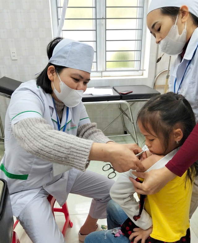 Thanh Hóa: Nỗ lực bao phủ vaccine phòng sởi, không để  dịch bùng phát- Ảnh 2.