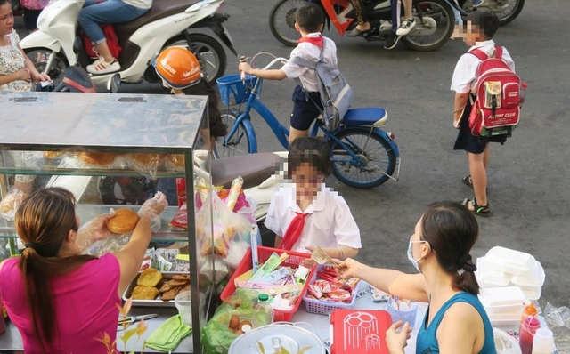Các bộ, cơ quan, địa phương tăng cường kiểm tra, giám sát, xử nghiêm trường hợp vi phạm an toàn thực phẩm- Ảnh 1. Các bộ, cơ quan, địa phương tăng cường kiểm tra, giám sát, xử nghiêm trường hợp vi phạm an toàn thực phẩm- Ảnh 1.