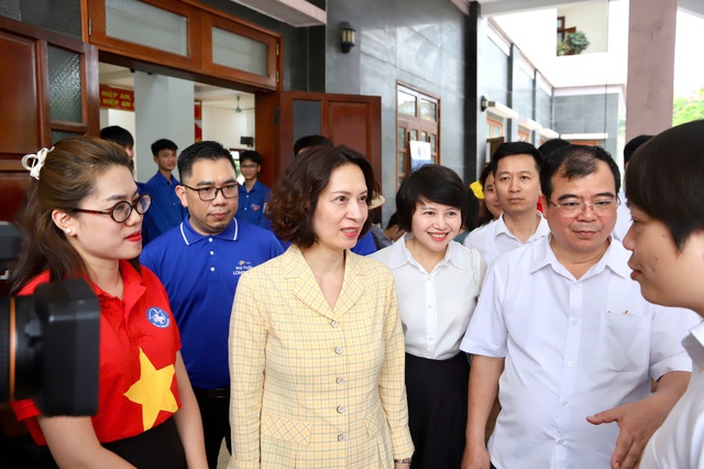 Thứ trưởng Nguyễn Thị Liên Hương: Lấy sức khỏe người dân làm trung tâm của mọi chính sách- Ảnh 6. Thứ trưởng Nguyễn Thị Liên Hương: Lấy sức khỏe người dân làm trung tâm của mọi chính sách- Ảnh 6.