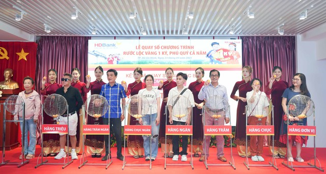 HDBank công bố 16 khách hàng trúng thưởng vàng, 1 ký vàng SJC đã có chủ- Ảnh 1. HDBank công bố 16 khách hàng trúng thưởng vàng, 1 ký vàng SJC đã có chủ- Ảnh 1.