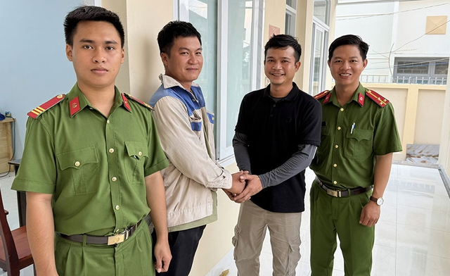 Bất ngờ nhận được 500 triệu đồng vào tài khoản, nam thanh niên liền báo công an- Ảnh 1. Bất ngờ nhận được 500 triệu đồng vào tài khoản, nam thanh niên liền báo công an- Ảnh 1.