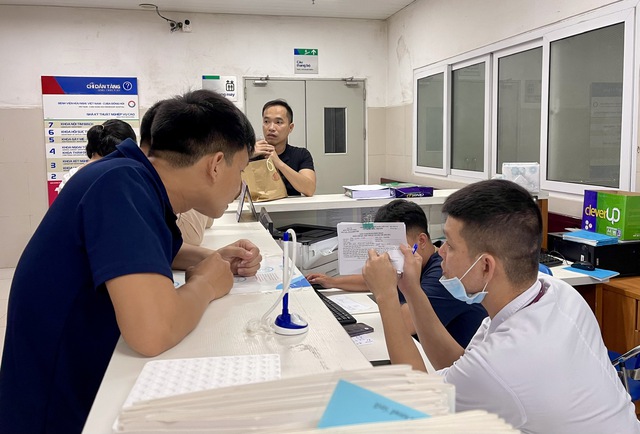 Trải nghiệm trực đêm tại khoa cấp cứu- Ảnh 7. Trải nghiệm trực đêm tại khoa cấp cứu- Ảnh 7.