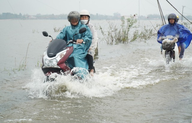 Nhiều khu vực miền Trung mưa lớn- Ảnh 2. Nhiều khu vực miền Trung mưa lớn- Ảnh 2.