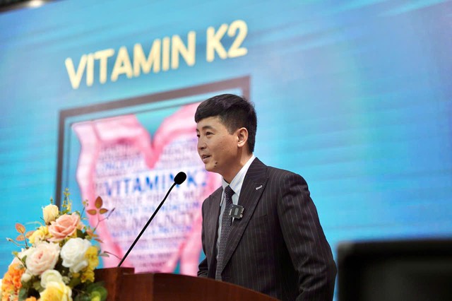 Vitamin K2 -một loại vitamin thiết yếu nhưng dễ bị 'lãng quên'- Ảnh 2. Vitamin K2 -một loại vitamin thiết yếu nhưng dễ bị 'lãng quên'- Ảnh 2.