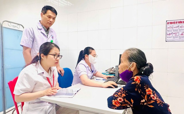 Thêm 4 bác sĩ Bệnh viện Đại học Y Hà Nội về khám chữa bệnh tại Hà Tĩnh- Ảnh 1. Thêm 4 bác sĩ Bệnh viện Đại học Y Hà Nội về khám chữa bệnh tại Hà Tĩnh- Ảnh 1.