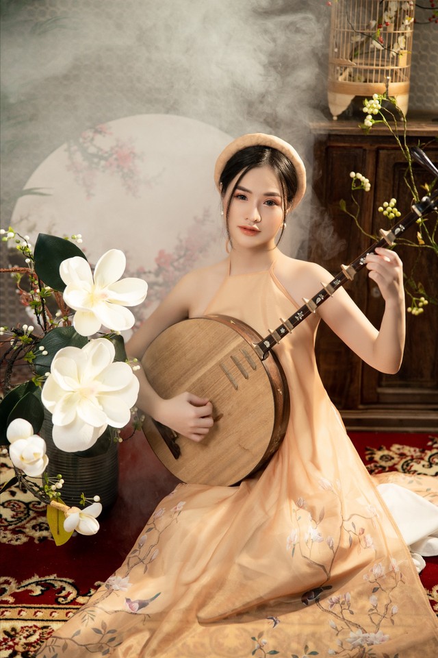 Bí quyết giữ chất giọng hát nhạc Huế trữ tình của Lữ Diệu Phương- Ảnh 1. Bí quyết giữ chất giọng hát nhạc Huế trữ tình của Lữ Diệu Phương- Ảnh 1.