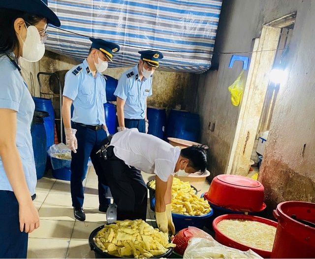 Bắt giữ 3 tấn đường cát nhập lậu tại Nghệ An- Ảnh 2. Bắt giữ 3 tấn đường cát nhập lậu tại Nghệ An- Ảnh 2.