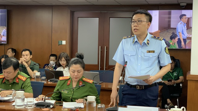 Hàng chục tấn nội tạng đông lạnh, yến sào, bò khô... không xuất xứ bán tràn lan ở TPHCM- Ảnh 1. Hàng chục tấn nội tạng đông lạnh, yến sào, bò khô... không xuất xứ bán tràn lan ở TPHCM- Ảnh 1.