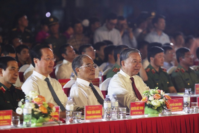 Tổng Bí thư Tô Lâm dự khai mạc Lễ hội Làng Sen và khánh thành tượng 'Bác Hồ về thăm quê'- Ảnh 1. Tổng Bí thư Tô Lâm dự khai mạc Lễ hội Làng Sen và khánh thành tượng 'Bác Hồ về thăm quê'- Ảnh 1.