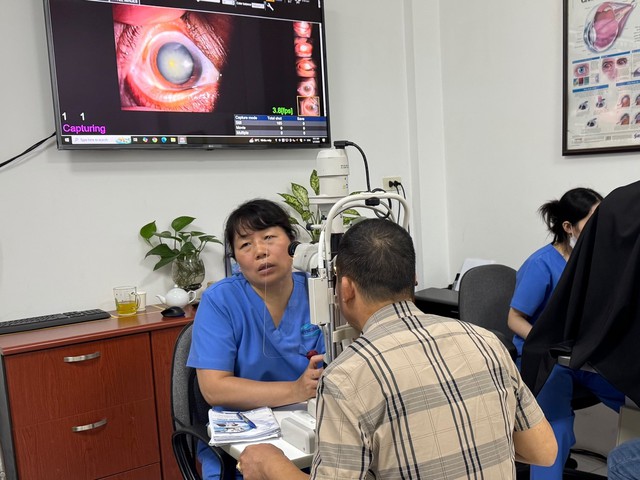 Bỏ tái khám sau mổ Glocom, người đàn ông trẻ đối diện nguy cơ mù lòa!- Ảnh 3.