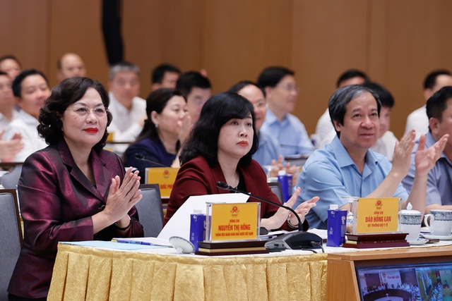 Thủ tướng: Đẩy mạnh thể chế số, hạ tầng số và nhân lực số để đưa đất nước phát triển- Ảnh 4.