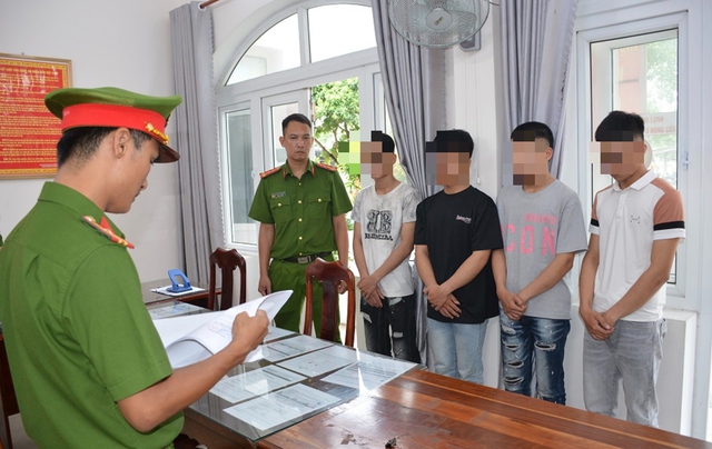 Khởi tố nhóm thanh thiếu niên dùng ná cao su đuổi đánh người giữa phố- Ảnh 1. Khởi tố nhóm thanh thiếu niên dùng ná cao su đuổi đánh người giữa phố- Ảnh 1.