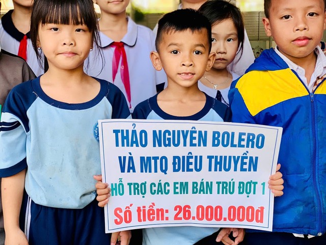 Thảo Nguyên Bolero: giọng ca trữ tình tỏa sáng cùng trái tim nhân ái- Ảnh 2. Thảo Nguyên Bolero: giọng ca trữ tình tỏa sáng cùng trái tim nhân ái- Ảnh 2.