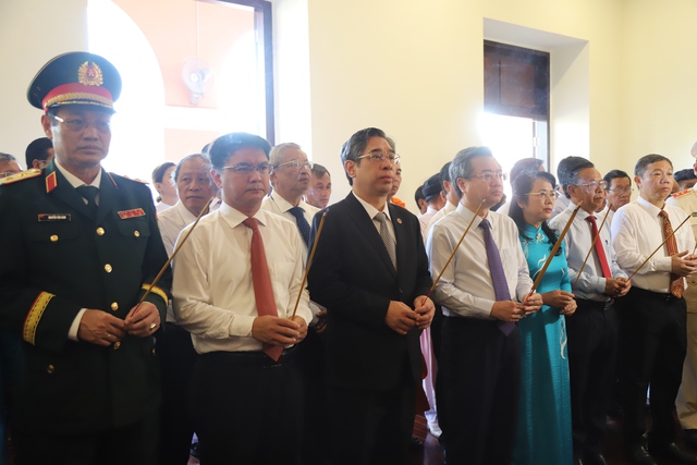 Lãnh đạo TPHCM dâng hương, dâng hoa tưởng niệm Chủ tịch Hồ Chí Minh- Ảnh 2. Lãnh đạo TPHCM dâng hương, dâng hoa tưởng niệm Chủ tịch Hồ Chí Minh- Ảnh 2.