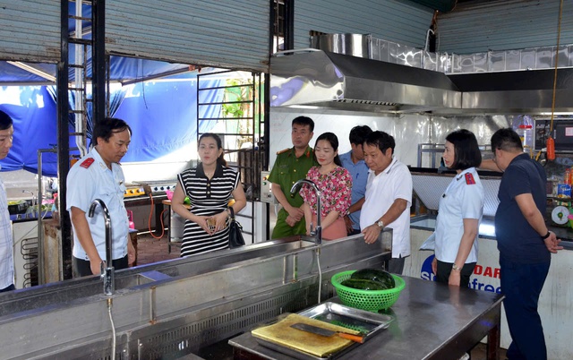 Nghệ An: Tăng cường kiểm tra, giám sát, xử lý vi phạm về an toàn thực phẩm- Ảnh 1. Nghệ An: Tăng cường kiểm tra, giám sát, xử lý vi phạm về an toàn thực phẩm- Ảnh 1.