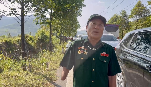 Đông đảo người dân đến viếng mộ Đại tướng Võ Nguyên Giáp trong dịp nghỉ lễ- Ảnh 3. Đông đảo người dân đến viếng mộ Đại tướng Võ Nguyên Giáp trong dịp nghỉ lễ- Ảnh 3.