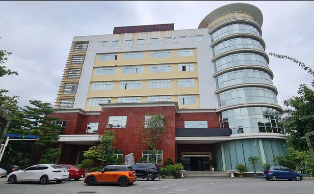 Nhận hối lộ 39 tỷ đồng cựu Giám đốc Trung tâm Lý lịch tư pháp Quốc gia bị truy tố- Ảnh 3. Nhận hối lộ 39 tỷ đồng cựu Giám đốc Trung tâm Lý lịch tư pháp Quốc gia bị truy tố- Ảnh 3.