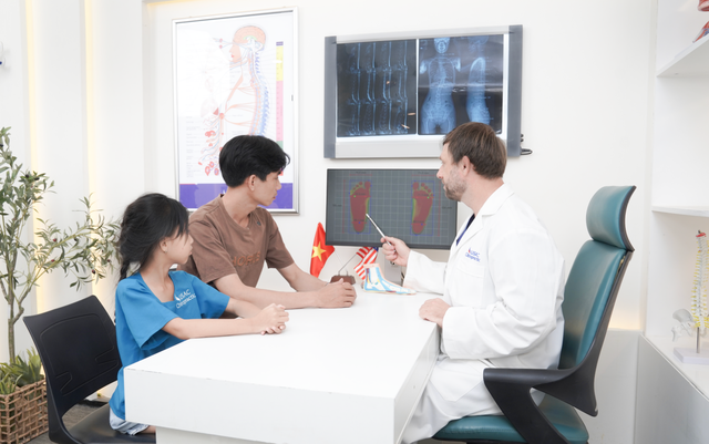 Cha mẹ ngừng lầm tưởng bàn chân bẹt là ‘bàn chân sướng’- Ảnh 2. Cha mẹ ngừng lầm tưởng bàn chân bẹt là ‘bàn chân sướng’- Ảnh 2.