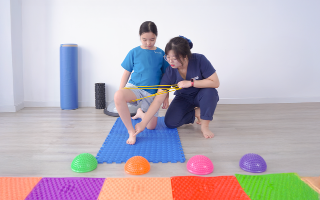 Cha mẹ ngừng lầm tưởng bàn chân bẹt là ‘bàn chân sướng’- Ảnh 4. Cha mẹ ngừng lầm tưởng bàn chân bẹt là ‘bàn chân sướng’- Ảnh 4.
